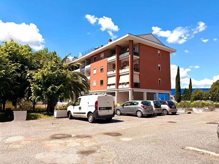 Appartamento quadrilocale in affitto in Via Ettore Manni, Anagnina, Roma