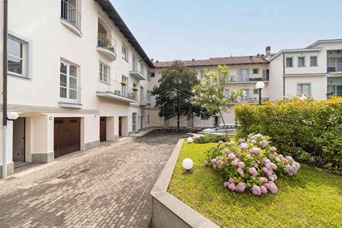 Appartamento con 5 locali in vendita in Via Fidia, Torino