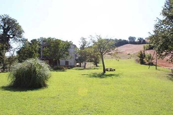 Casa con 6 locali in vendita in Acqualagna