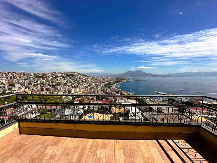 Appartamento con 6 locali in affitto in via ORTENSIO, Posillipo, Napoli