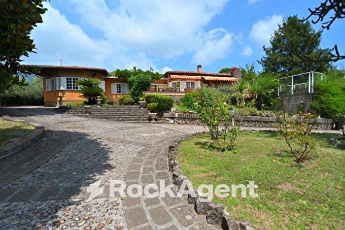 Casa con 6 locali in vendita in Via Ariana, Velletri