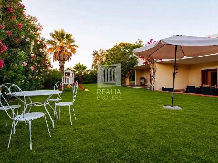 Casa quadrilocale in vendita in Via Nettuno, Olbia