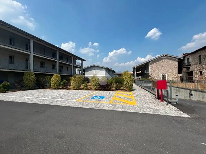 Appartamento trilocale in vendita in Via Buffalora, Brescia
