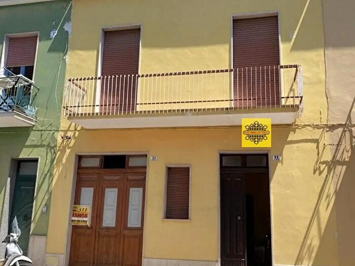 Casa con 5 locali in vendita in Avola