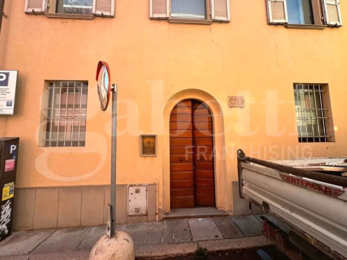 Casa con 6 locali in vendita in Via Trebbiola, Piacenza
