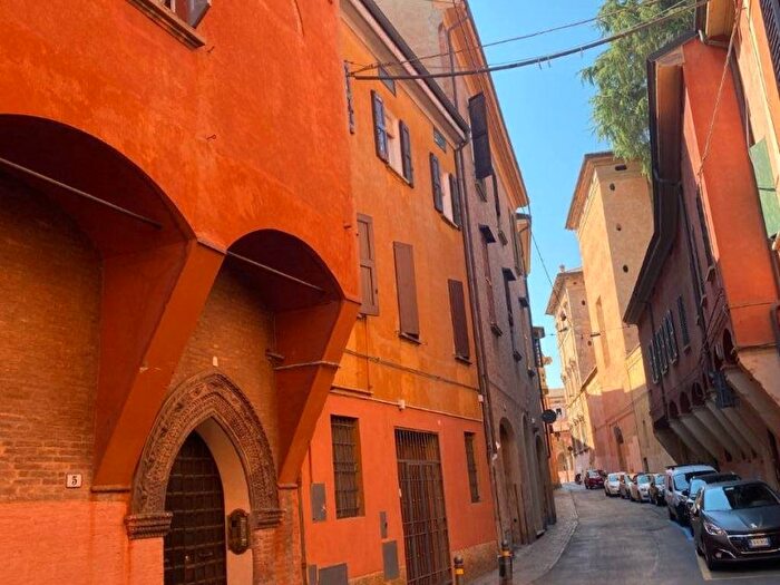 Appartamento trilocale in affitto in Via Begatto, San Vitale, Bologna