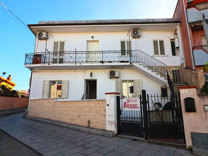 Appartamento trilocale in vendita in Via Giuseppe Garibaldi, Girasole