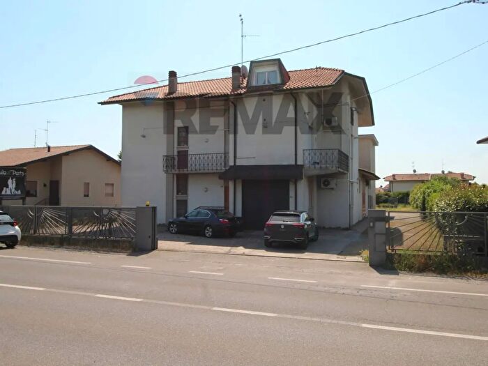 Casa con 10 locali in vendita in Via Padergnone, Zanica