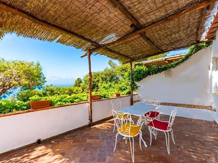 Appartamento con 9 locali in vendita in Via Timpone, Anacapri