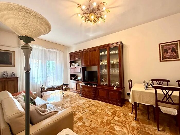 Appartamento trilocale in vendita in S Pietro, Massa