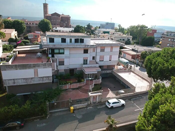 Appartamento quadrilocale in vendita in Via delle Mimose, Anzio