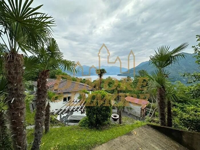 Casa con 8 locali in vendita in Cannobio