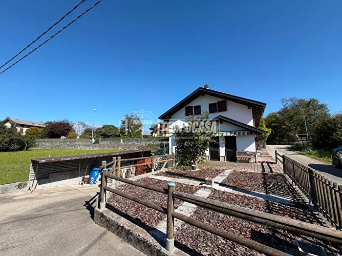 Appartamento con 7 locali in vendita in Via Meli, Sedico