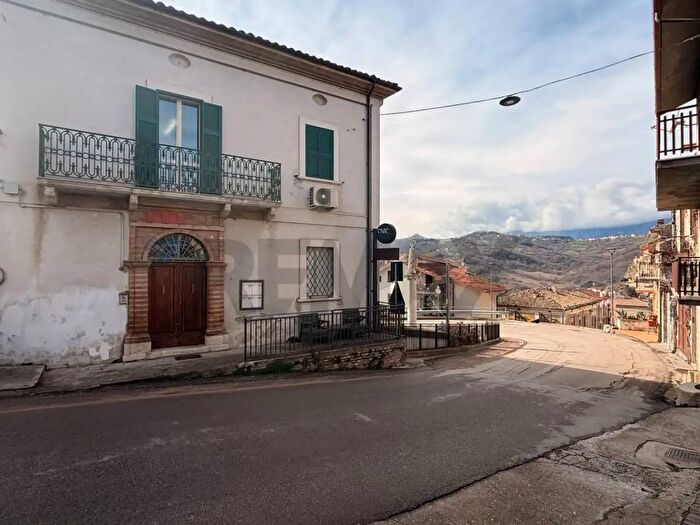 Appartamento trilocale in vendita in Via della Libertà, Roccascalegna