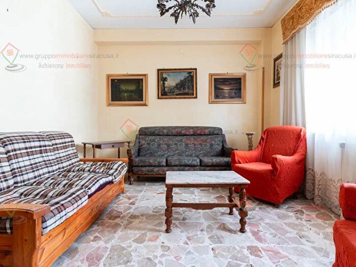 Appartamento con 5 locali in vendita in Siracusa