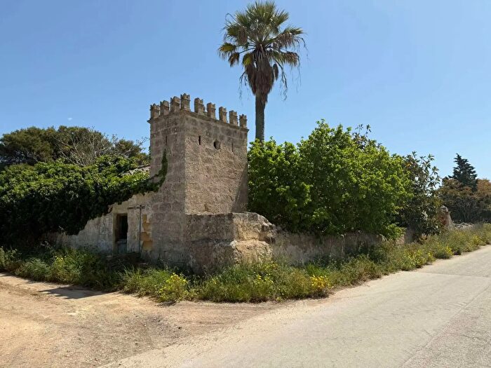 Casa con 14 locali in vendita in Contrada Perino, Marsala
