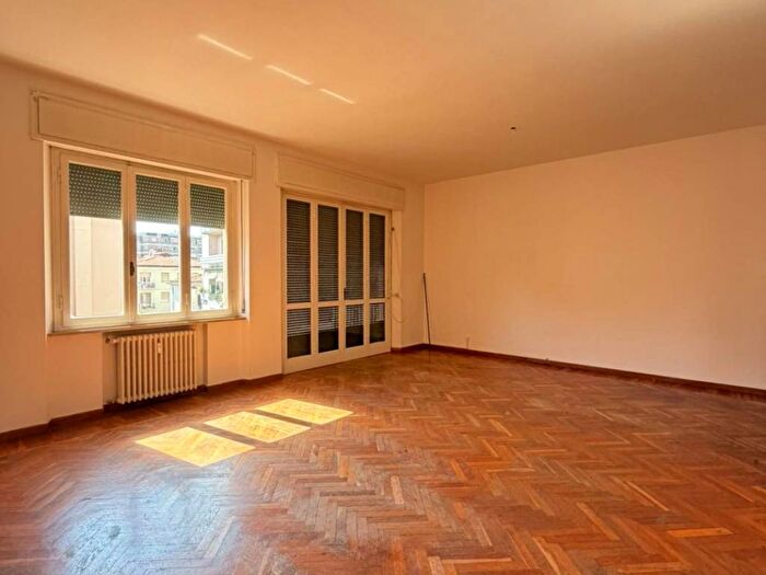 Appartamento con 5 locali in affitto in Via Calzabigi, Calzabigi, Livorno