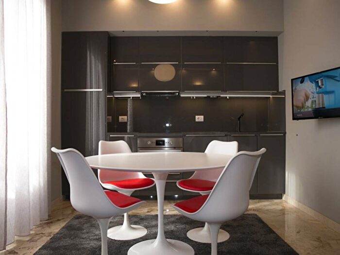 Appartamento trilocale in affitto in Via Uberto Visconti di Modrone, Palestro, Milano