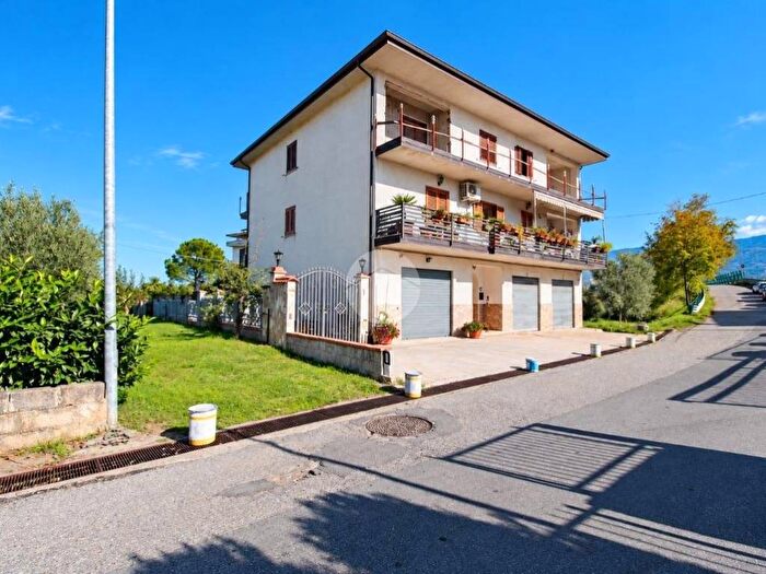 Appartamento con 6 locali in vendita in Via Pantoni, Taverna, Montalto Uffugo