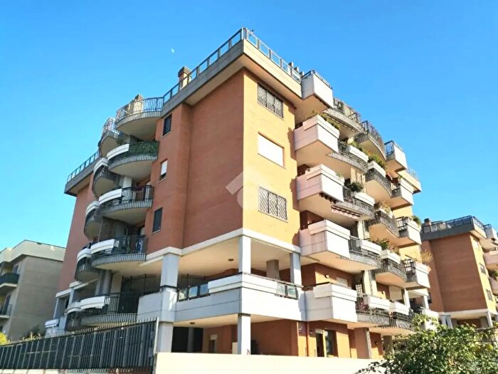 Appartamento trilocale in vendita in Via Vincenzo Gorga, Roma