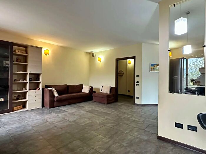 Casa con 20 locali in vendita in Frazione Grello, Gualdo Tadino