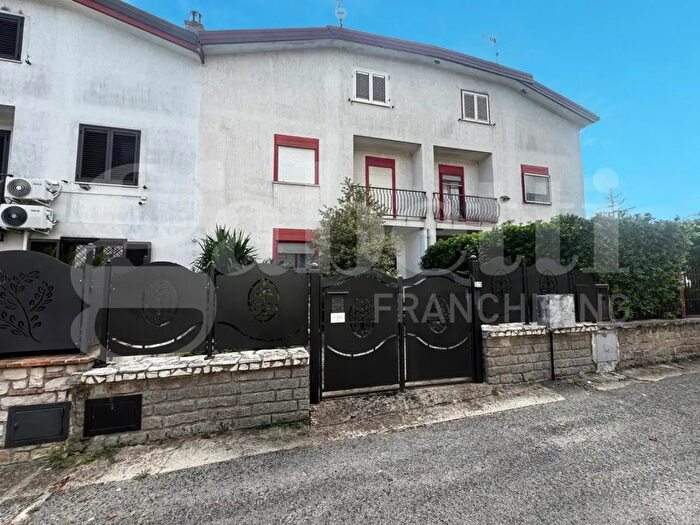 Casa con 5 locali in vendita in Via Località Teti Snc, Dragoni