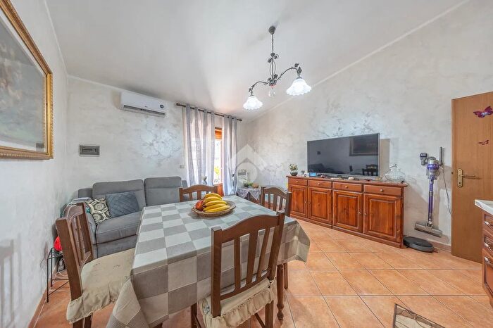 Appartamento trilocale in vendita in Via Fosso dellOsa, Roma