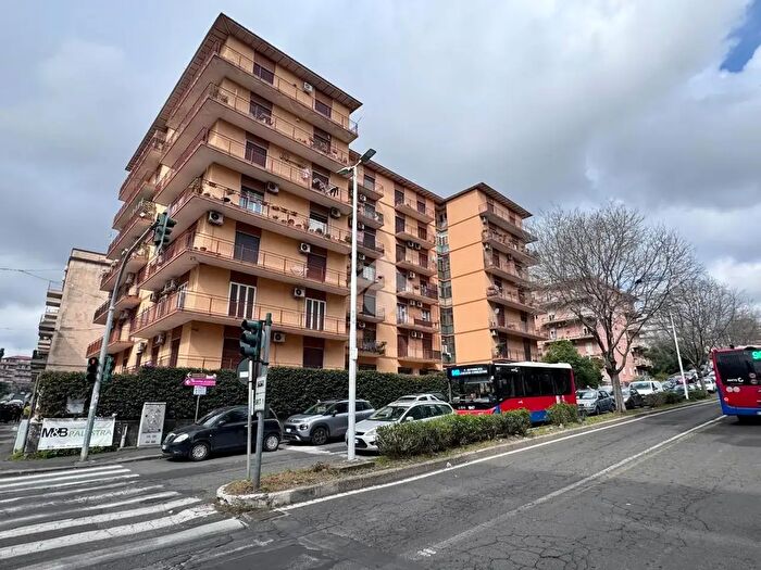 Appartamento con 5 locali in vendita in Via Milo, Catania
