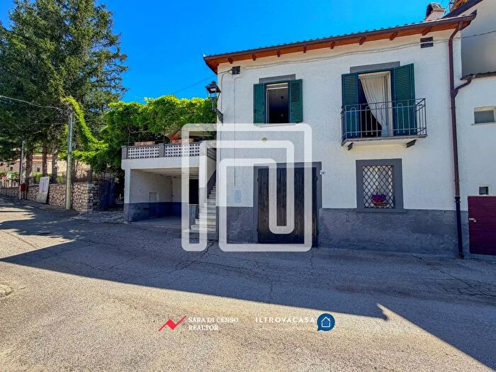 Casa con 5 locali in vendita in Via della Madonna, Villa Santa Lucia Degli Abruzzi