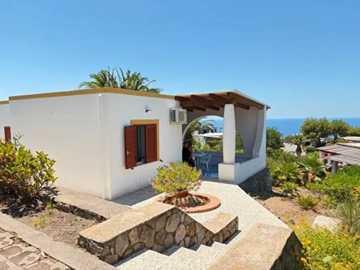 Casa quadrilocale in vendita in Via Lentia, Lipari
