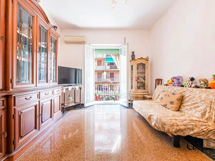 Appartamento con 5 locali in vendita in Via Fereggiano, Genova