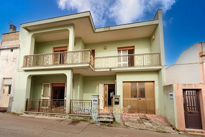 Casa con 6 locali in vendita in Via Rossini, Melissano