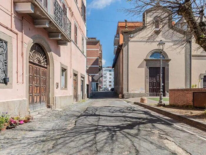 Appartamento con 5 locali in vendita in Piazza Guglielmo Marconi, Vetralla