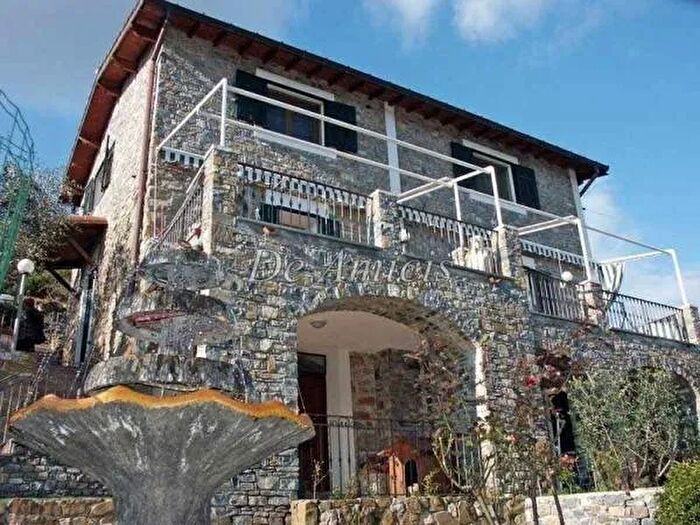 Casa con 5 locali in vendita in Dolceacqua