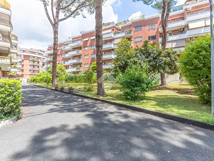 Appartamento trilocale in vendita in Via Franco Sacchetti, Roma