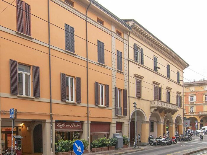 Appartamento con 5 locali in affitto in Via Santo Stefano, Santo Stefano, Bologna