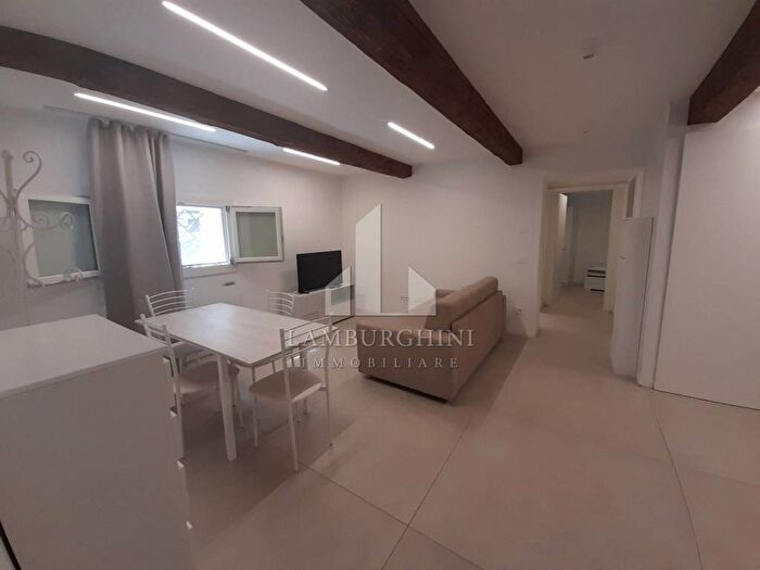 Appartamento trilocale in affitto in Via Terranuova, Centro Storico, Ferrara