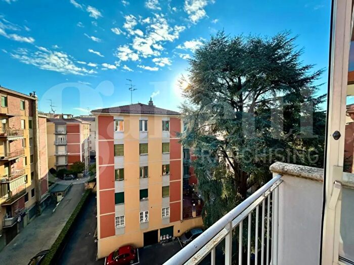 Appartamento trilocale in vendita in Via Toscana, Bologna