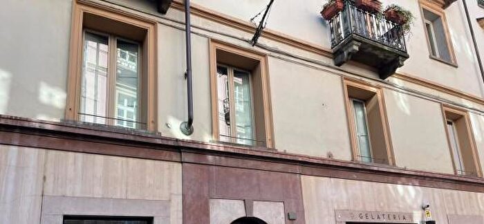 Appartamento con 6 locali in vendita in Via JeanBaptiste De Tillier, Aosta