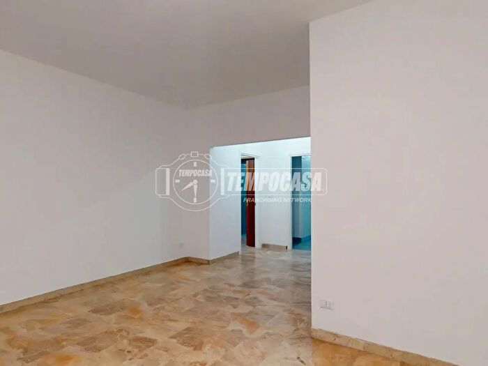 Appartamento trilocale in vendita in Piazza Firenze, Milano