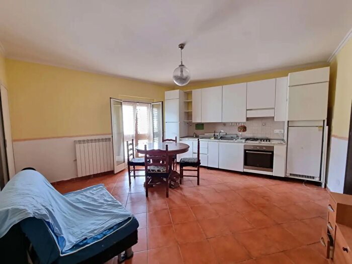 Appartamento trilocale in vendita in Via Fiume Tacina, Catanzaro