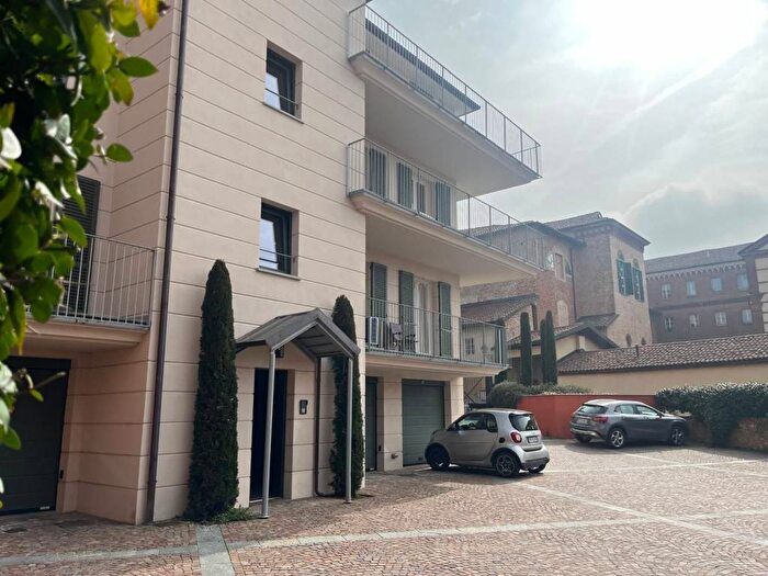 Appartamento quadrilocale in affitto in Via Albussano, Centro Storico, Chieri