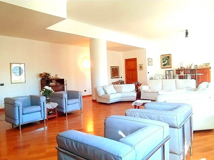 Appartamento con 6 locali in vendita in La Spezia