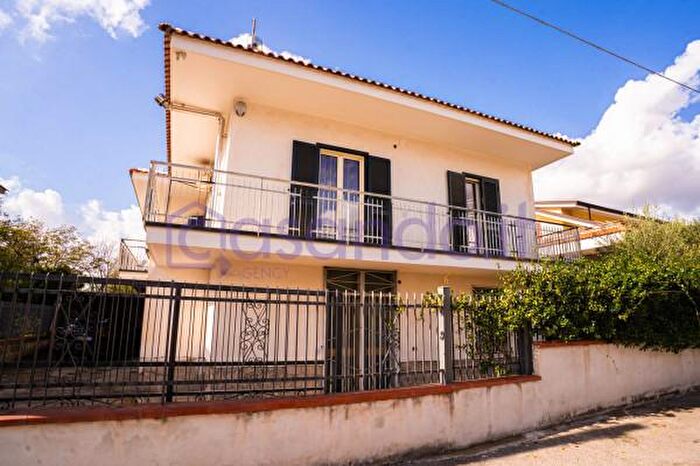 Casa con 6 locali in vendita in Via Circumvallazione Rocc, Roccarainola