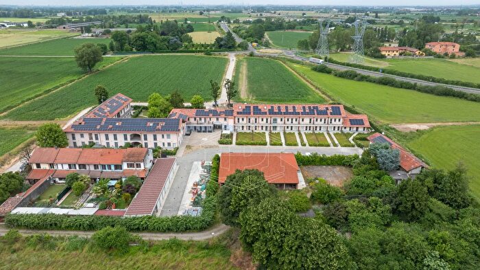 Appartamento quadrilocale in vendita in Via per Carpiano, Melegnano