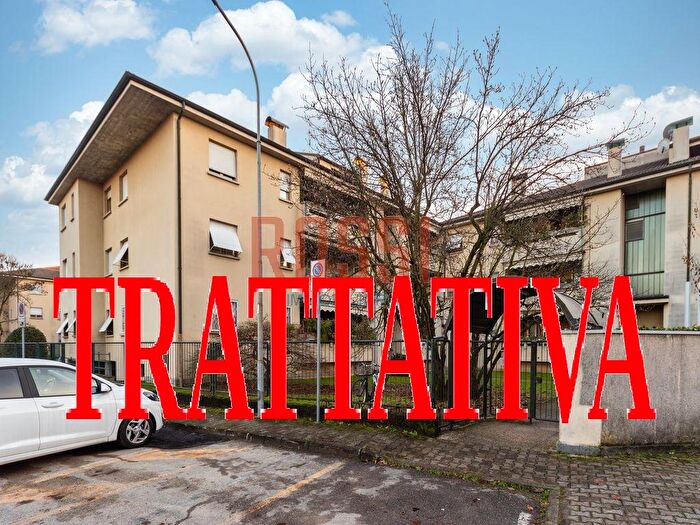 Appartamento trilocale in affitto in Via Segantini, Villasanta