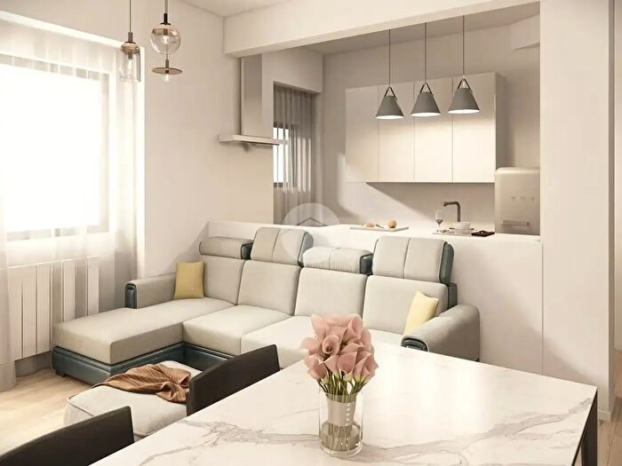Appartamento trilocale in vendita in Via Città della Pieve, Roma