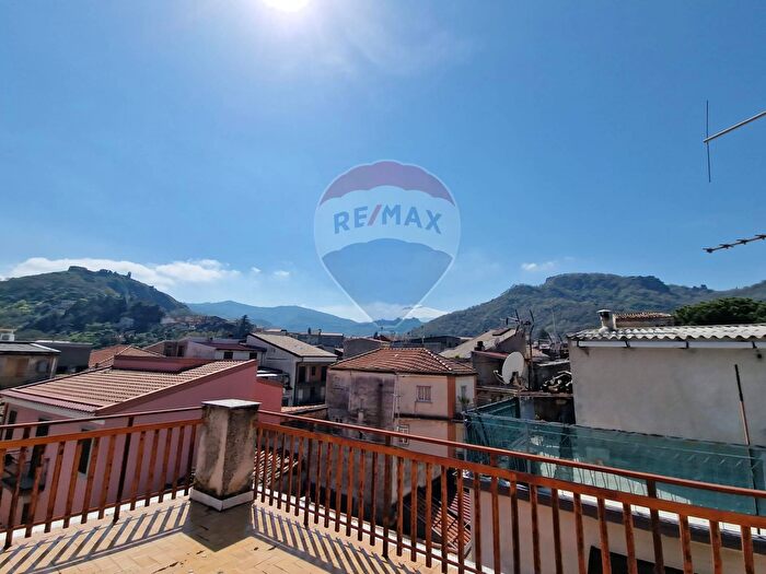 Casa quadrilocale in vendita in Via Nino Bixio, Francavilla Di Sicilia