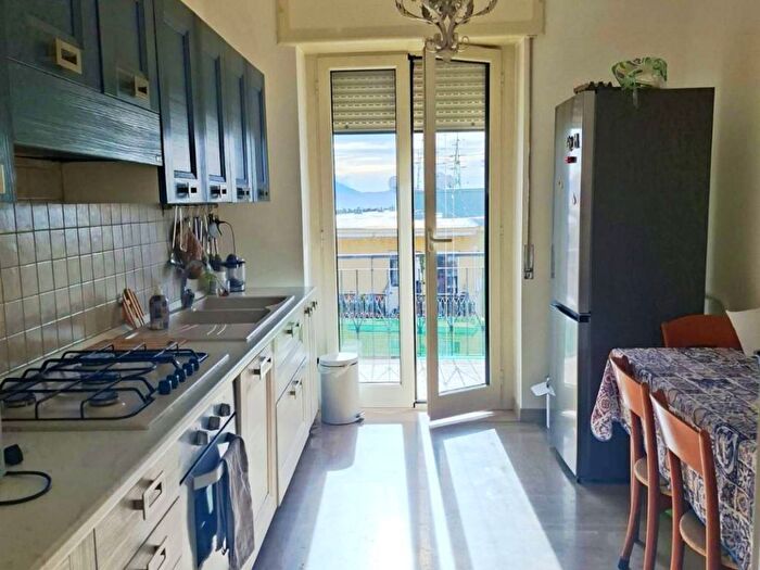 Appartamento trilocale in affitto in Viale Privato Farnese, Colli Aminei Capodimonte, Napoli