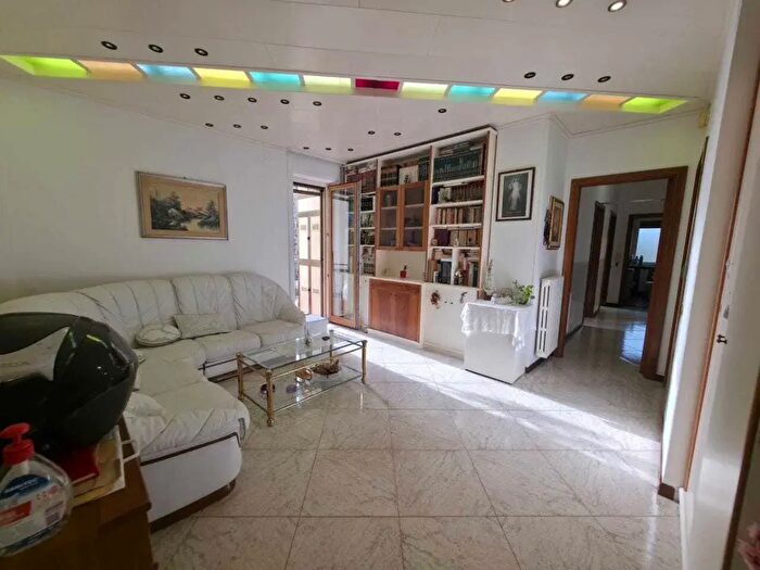 Appartamento con 5 locali in vendita in Via Premuda, Salerno